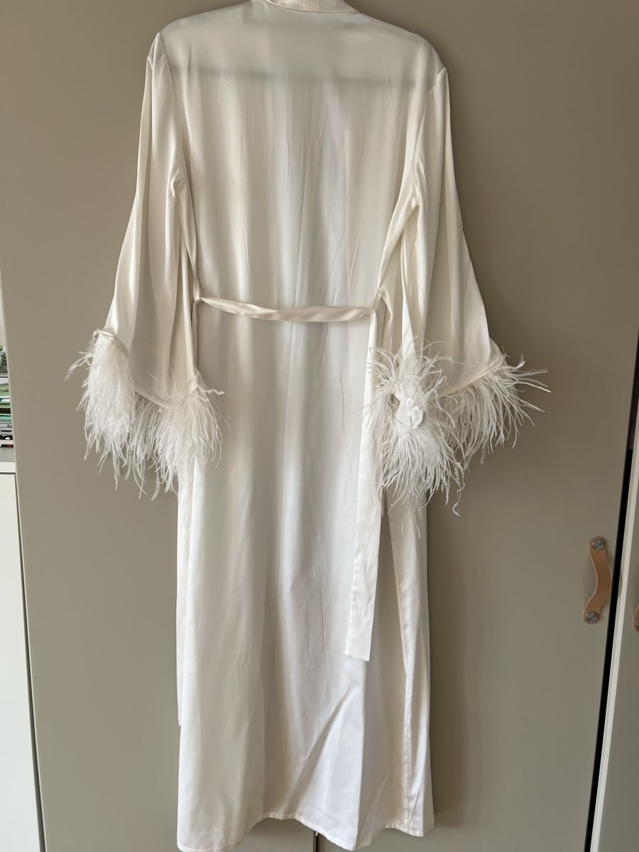Kleider: Silk robe with ostrich feathers  – Neu (gemäss Beschreibung) aus Zollikon von jud_cmm9 4