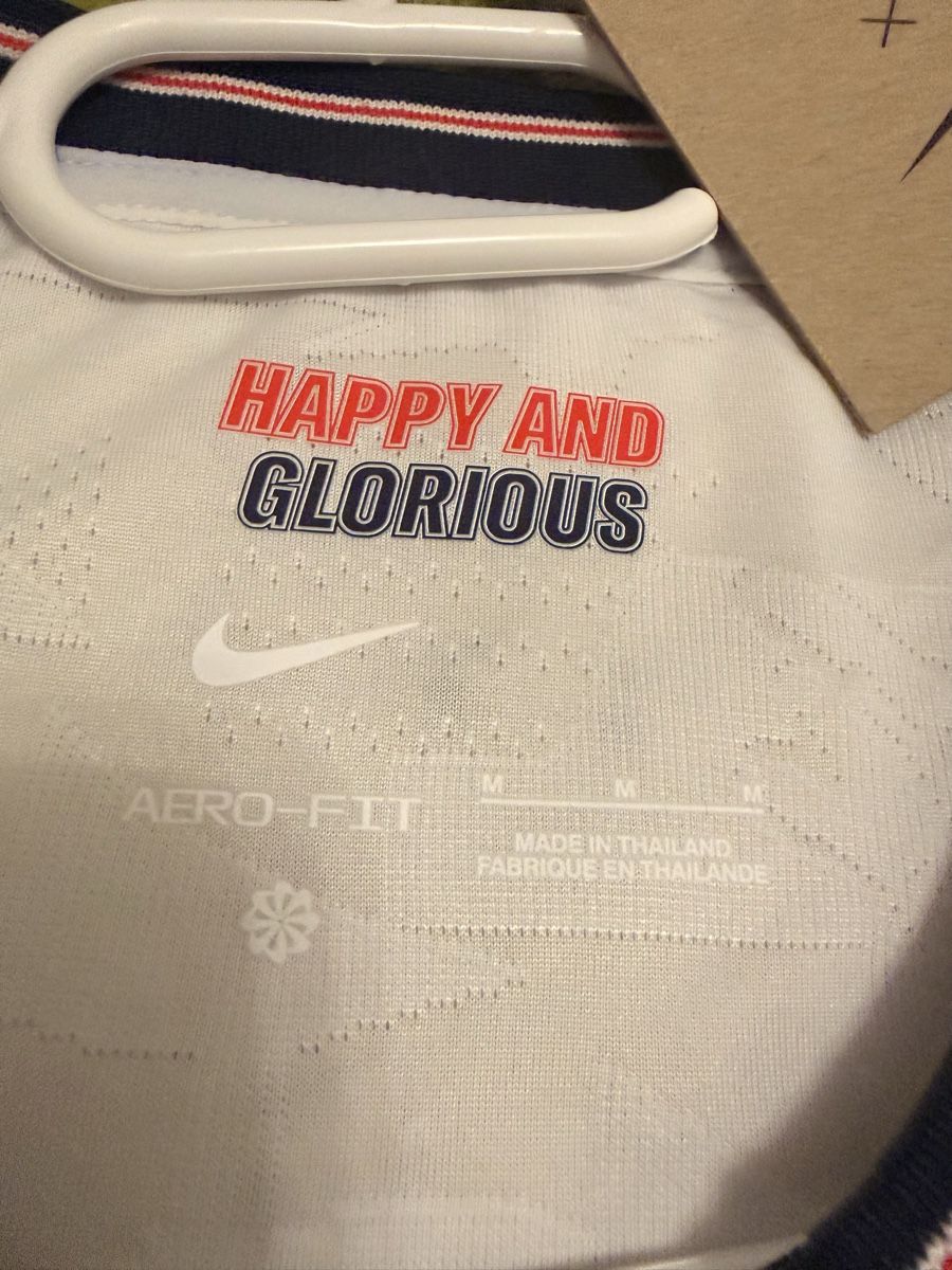 Nike Maillots de corps & Pantalons: Maillot Angleterre Nike Blanc Taille M NEUF – Neuf avec emballage d'origine à Lausanne par Piko-piko 4
