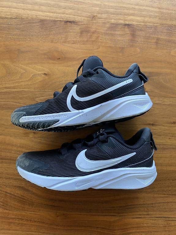 Nike Scarpe da uomo: Nike Star Runner Grösse 33 – Usato da Zürich venduto da Trashhero