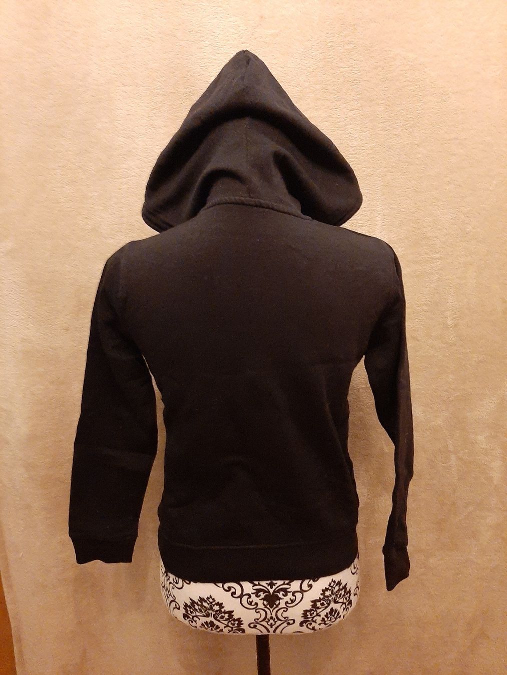 Pullover & Sweatshirts: schwarzer Mädchepulli mit Eulenaufdruck Grösse 152 – Gebraucht aus Sargans von Nudelotta 1