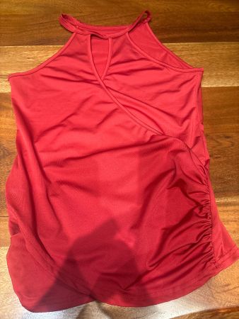 NEUES Rotes Sommer Top, Grösse M - Ideal für warme Tage!