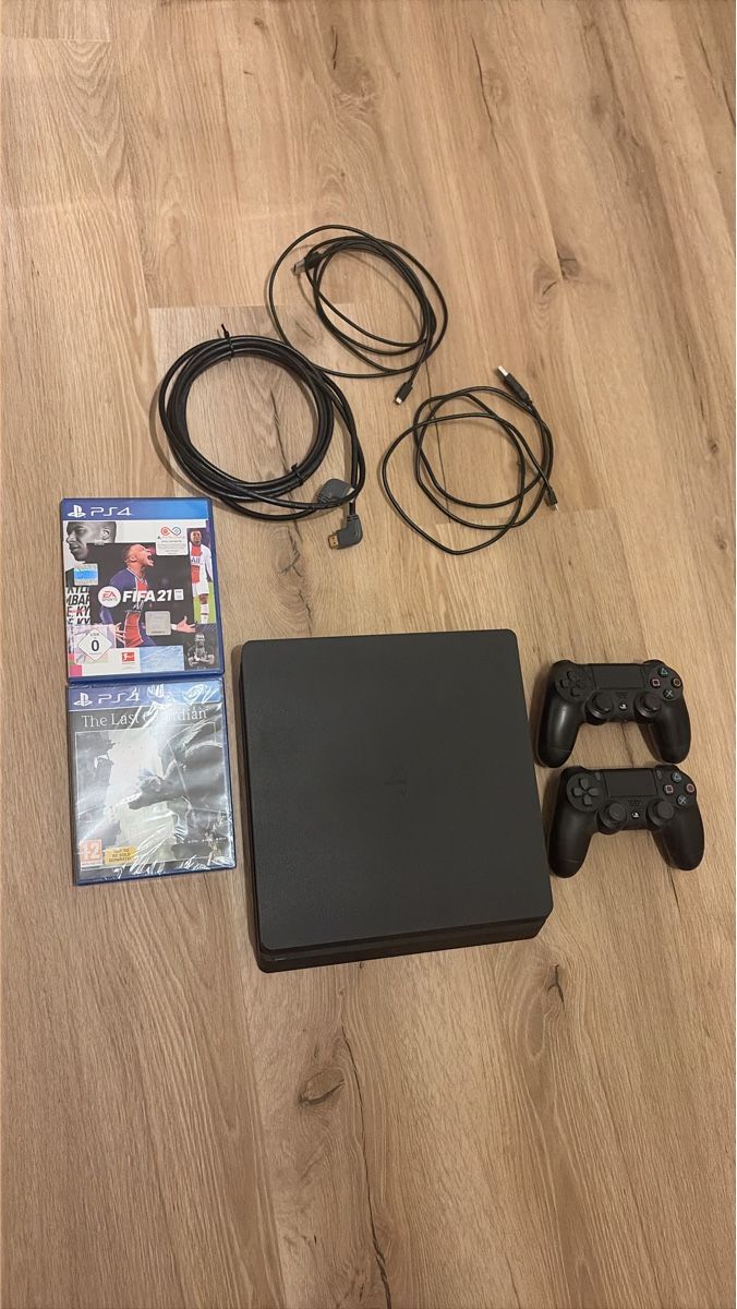 Sony Console: Sony PlayStation 4 Konsole zwei Controller gebraucht – Usato da Kaisten venduto da tho_l56l
