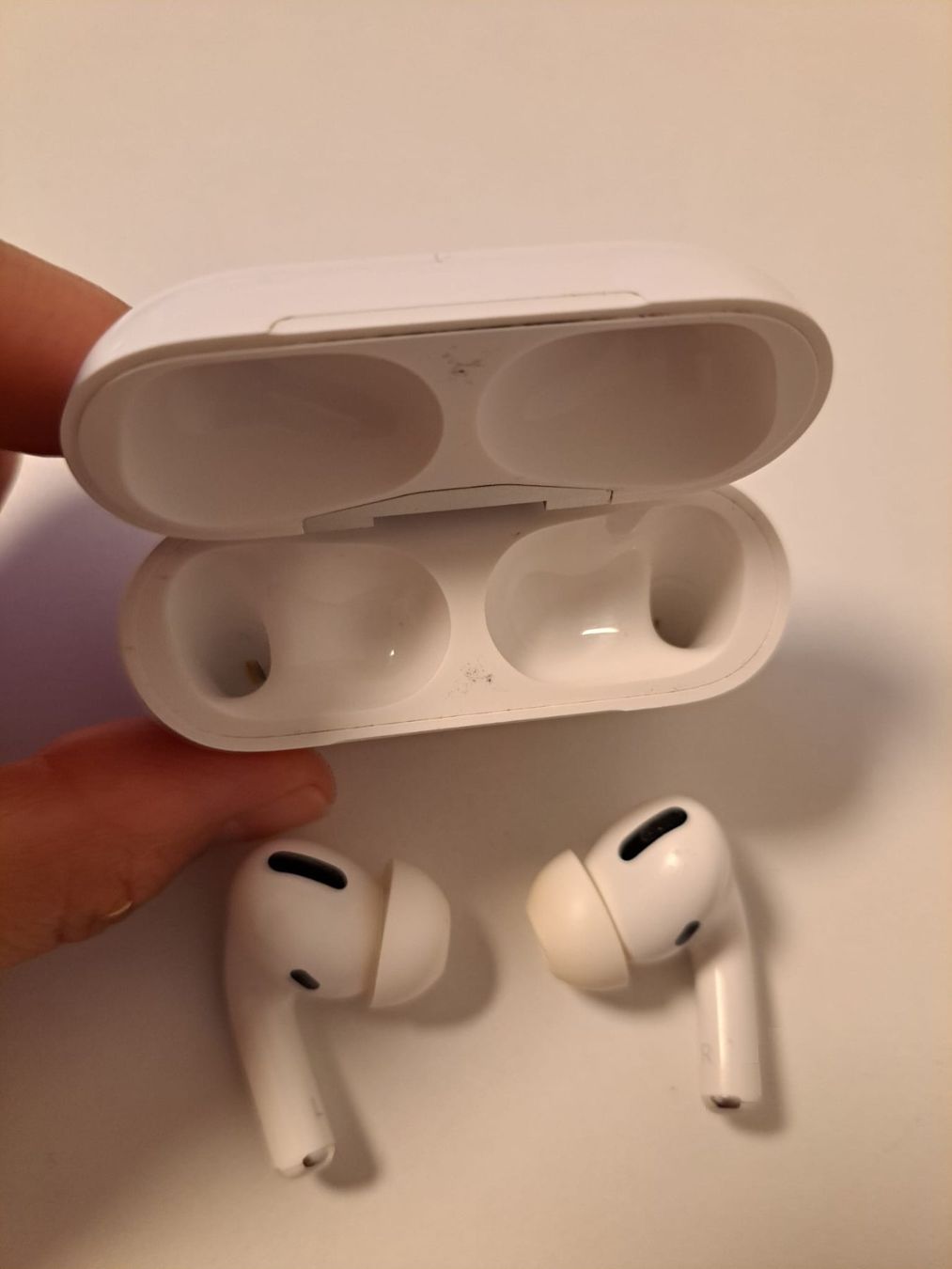 Apple Cuffie: Apple Airpods – Usato da Menzingen venduto da Fleischklopfer 2