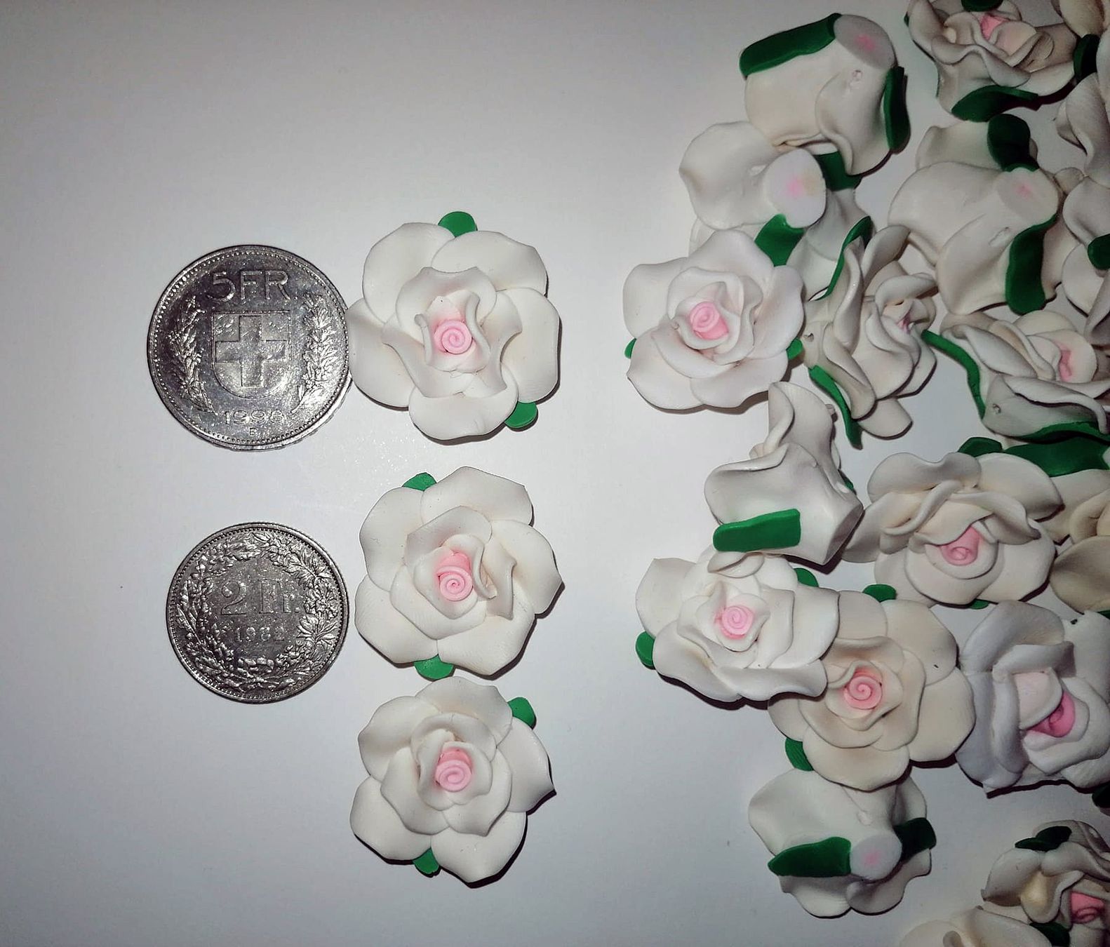 Perle (finte): Aktion! Rosenperlen 120 Stk. – Nuovo e nell'imballaggio originale da Ostermundigen venduto da LorisHome 2
