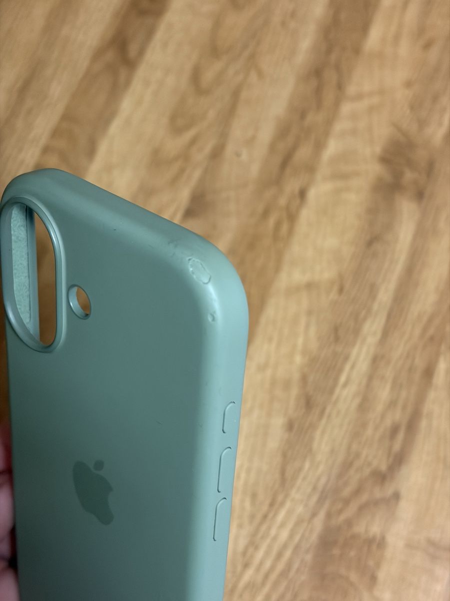 Apple Covers & Schutzfolien: Apple Silicone Case with MagSafe Apple iPhone 17 – Gebraucht aus Klingnau von Cathlight 2