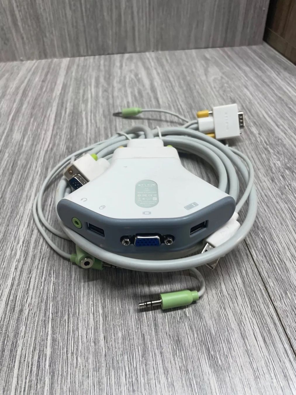 Belkin Laufwerke & Adapter: Belkin Flip Wireless USB KVM Switch F1DG102W DVI – Gebraucht aus Thun von videogeek 3