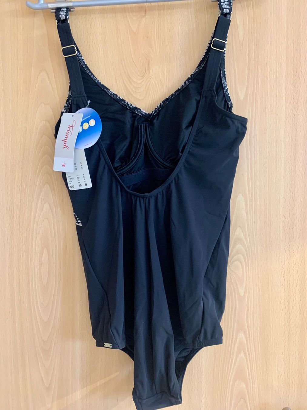 Triumph Costumi da bagno & Bikini: Triumph Badeanzug Gr. 40/B neu mit Etikett – Nuovo e nell'imballaggio originale da Belp venduto da sabadesign 1