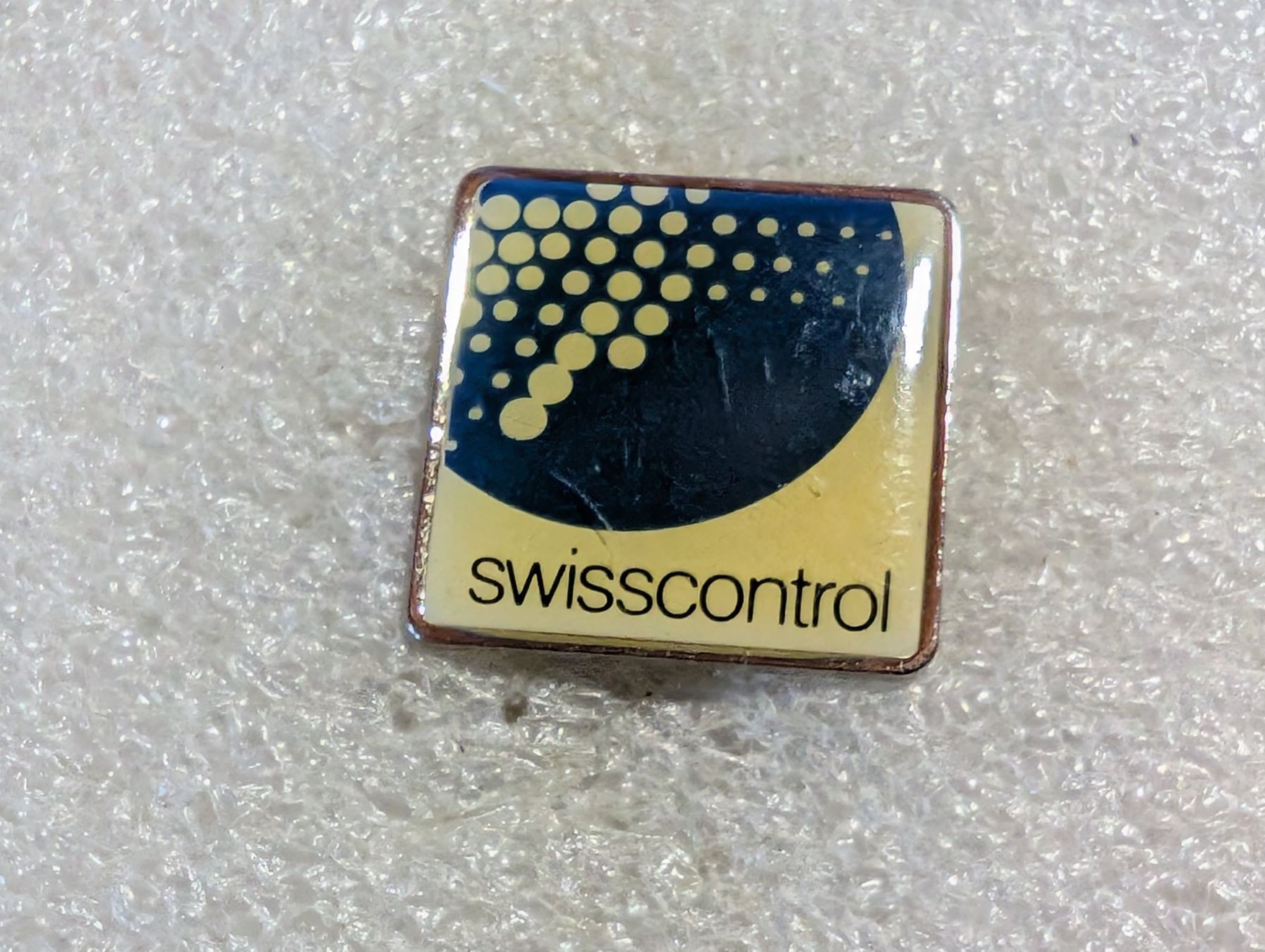Placchette & Badge: Ansteckpin 131: Swisscontrol – Usato da Oppligen venduto da Pin-Fall-Shop