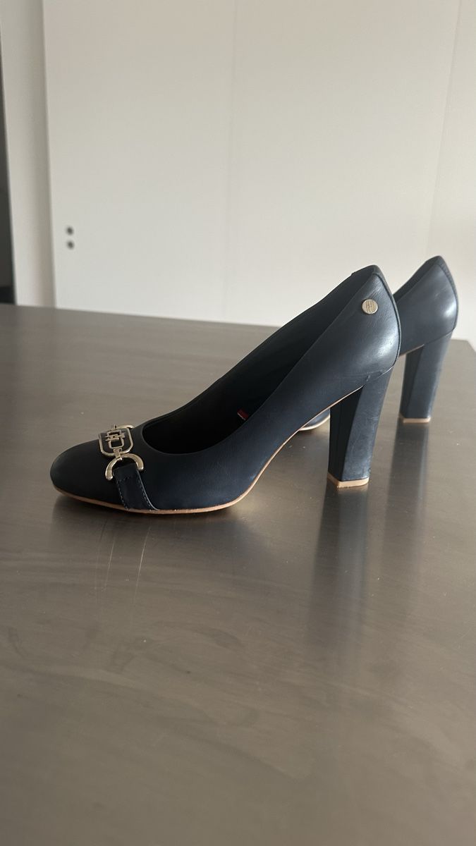 Tommy Hilfiger Damenschuhe: Dunkelblaue Tommy Hilfiger Pumps Gr. 38 – Gebraucht aus Zürich von zue_b7gf 1