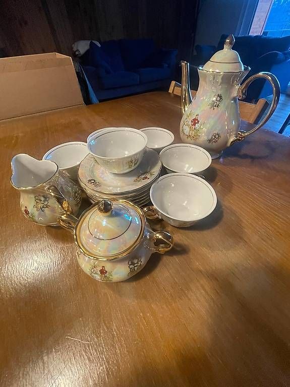 Set di piatti: Set à café pour 6 personnes – Usato da Prilly venduto da Bunnymen 2