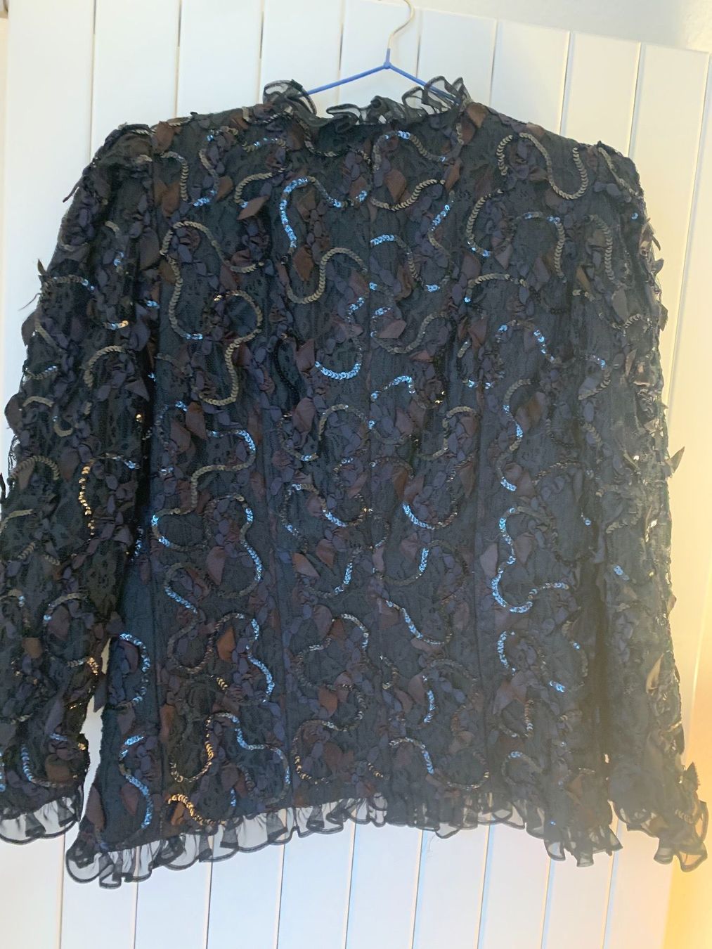 Tops: Veste de soirée paillettes et volants – Gebraucht aus Küssnacht am Rigi von CALIFRASQUI 1