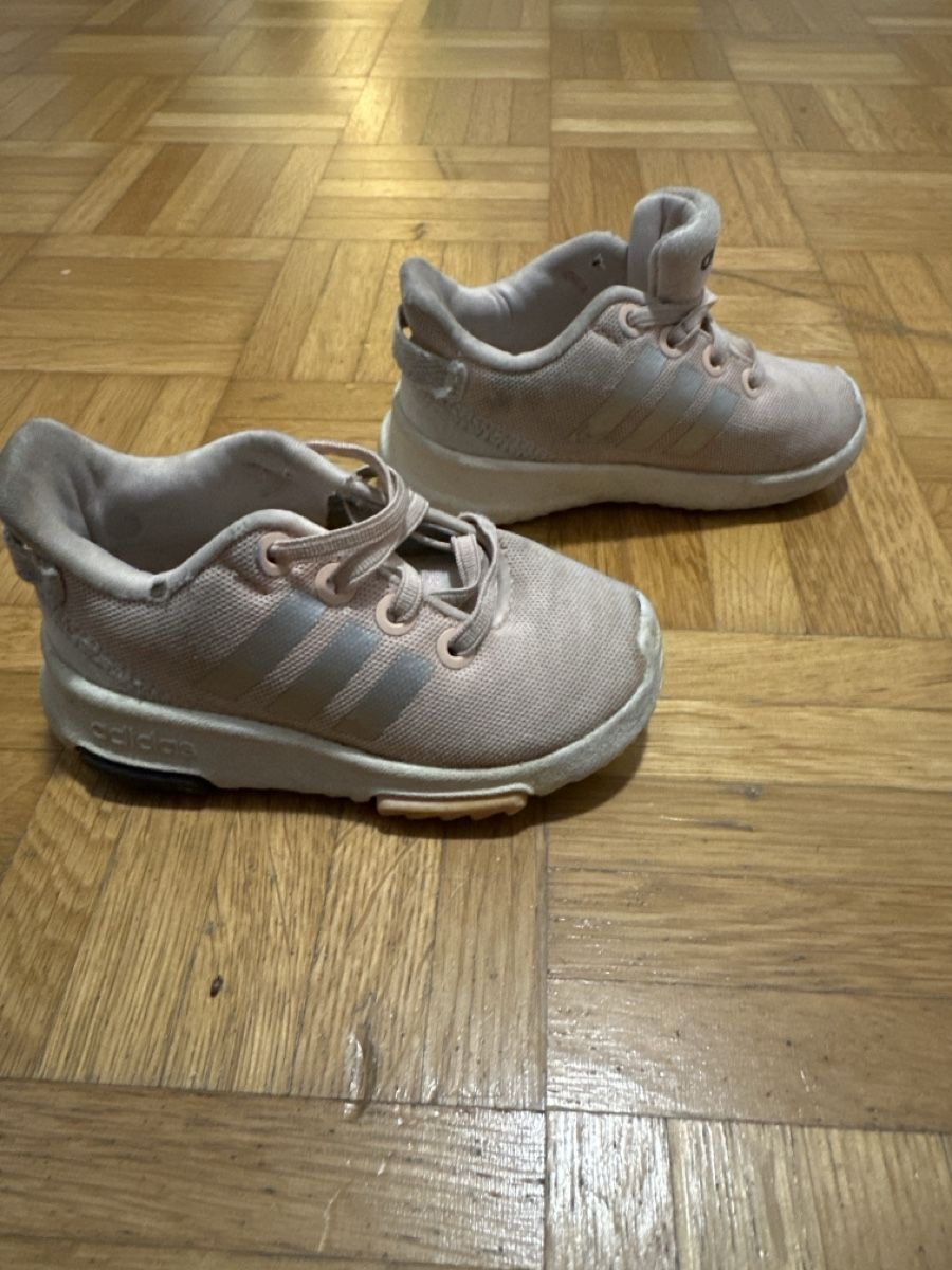 Adidas Scarpe per ragazze: Mädchen Adidas Sneaker Grösse 20 von – Usato da Männedorf venduto da kek_n8pr 1