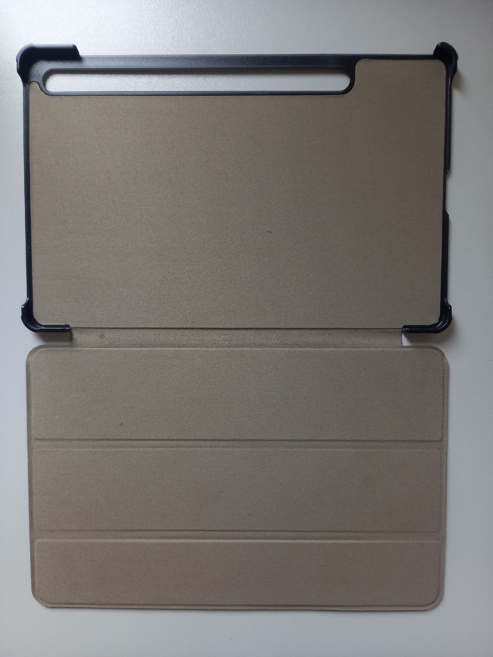 Samsung Covers & Borse: Schutzhülle Samsung Galaxy Tab S8 – Usato da Sissach venduto da DenJoe