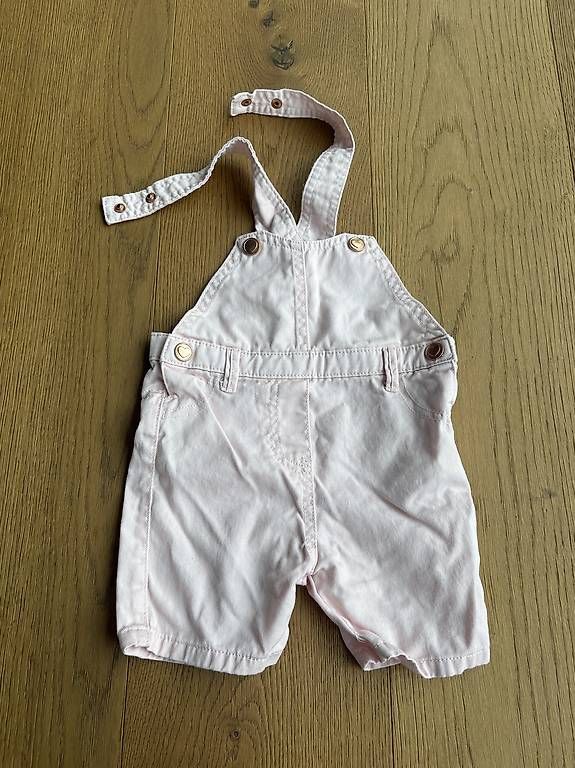 Pantalons: Latzhose kurz Gr. 68 – D'occasion à Wattenwil par 12stonesgerry