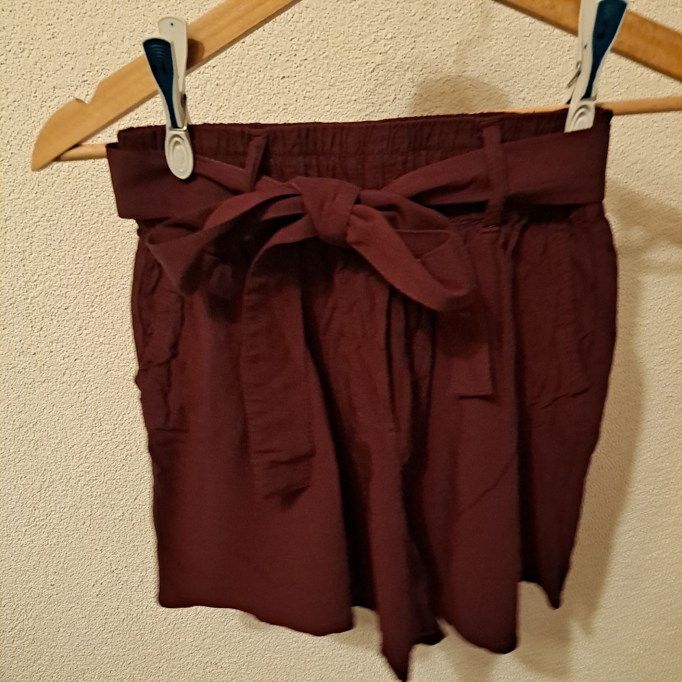 Hosen: Kurze Hose Weinrot – Gebraucht aus Schaffhausen von xJuliax