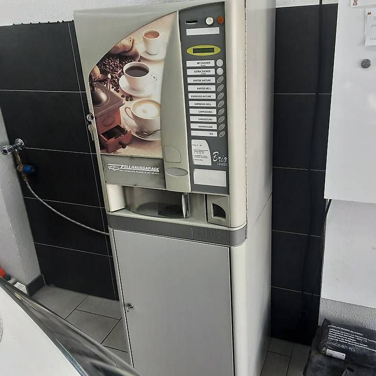 Macchine per caffè & Macchine per espresso: Kaffeeautomat  Standgerät – Usato da Emmenbrücke venduto da Zoll58