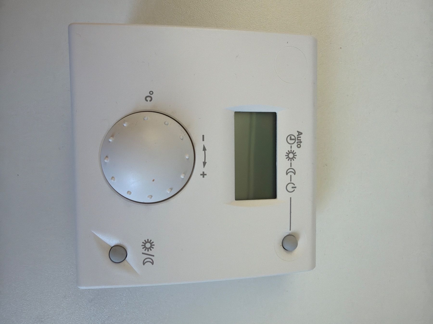 Siemens Radiatori: Siemens QAA55 Raumgerät mit Raumfühler – Nuovo e nell'imballaggio originale da Rehetobel venduto da ale_gtg5