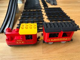 LEGO DUPLO Train 925 avec locomotive wagon et nombreux rails
