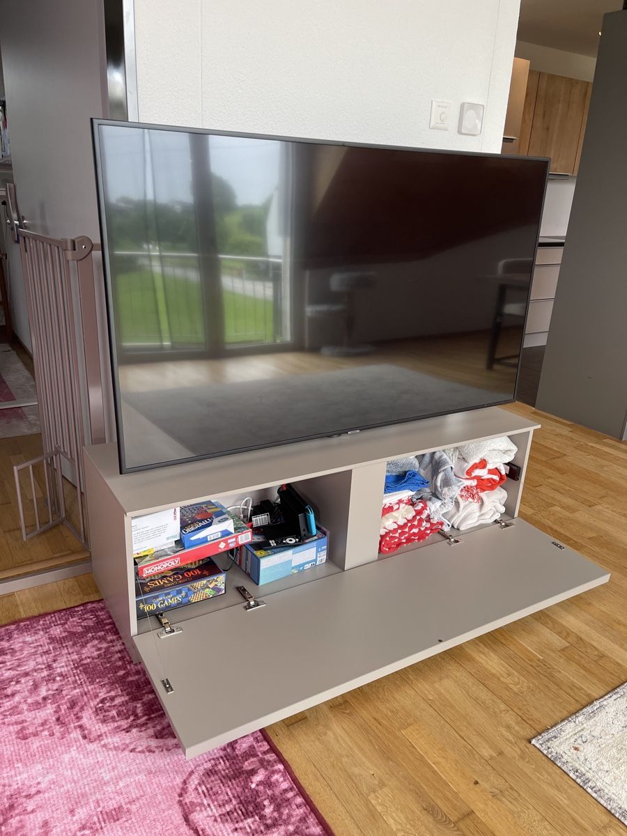Pfister Mobili TV: TV-Möbel rotierbar, Designerstück – Usato da Grüningen venduto da Caroline_Caroline 4