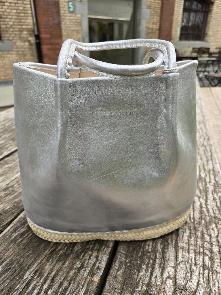 Borse da donna: Korb: Korbtasche Leder silber-ANGEBOT – Nuovo (secondo la descrizione) da Romanshorn venduto da Rachacha