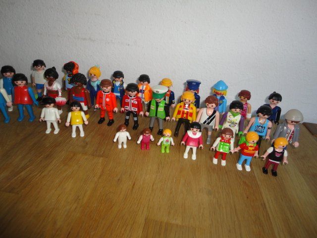 Playmobil Giocattoli: PLAYMOBIL FIGUREN 36 X – Usato da Teufen AR venduto da Donschabl 1