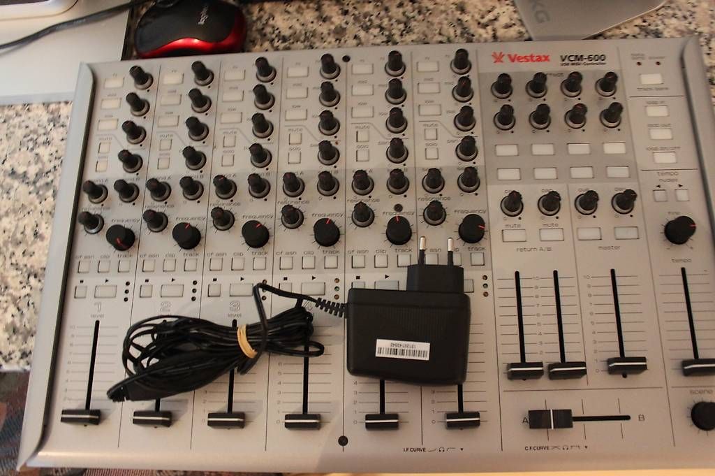 Strumenti musicali: Gebe ab zwei Controller in Bestzustand – Usato da Lanzenhäusern venduto da kakali50 2