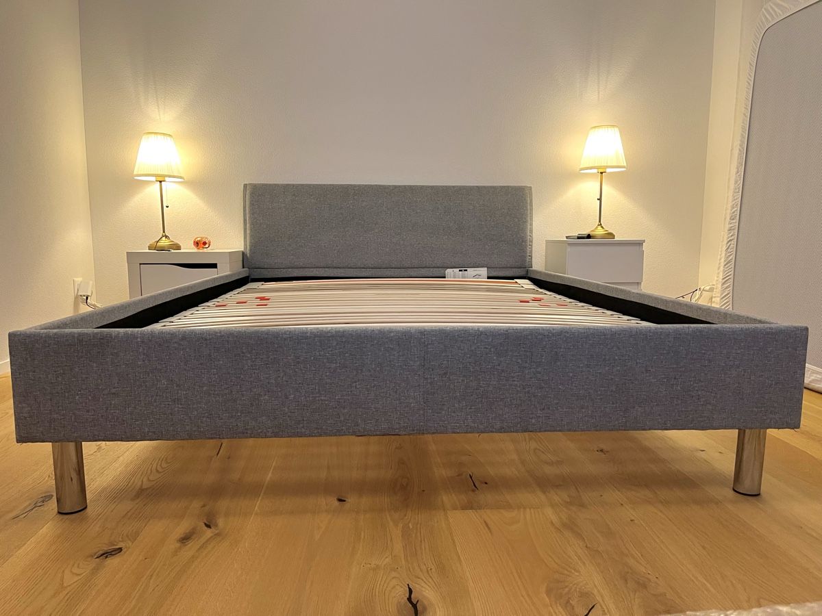Lits: Bett mit Lattenrost 140x200cm  – D'occasion à Tegerfelden par ana_nr8w