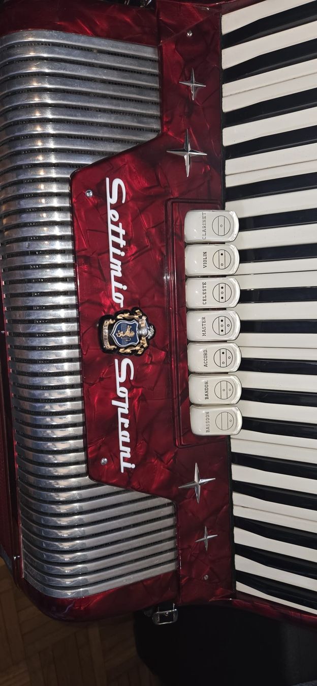 Strumenti musicali: Accordéon Settimio Soprani  4 voix – Usato da Penthalaz venduto da EvandroLuz 6