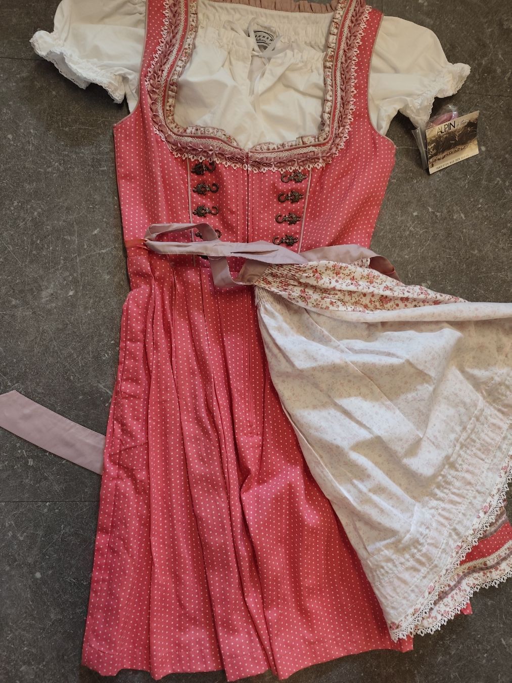 Kostüme: Dirndl Fabrikneu 40 mit Bluse Tracht – Neu und originalverpackt aus Meinisberg von Destiny1972 2