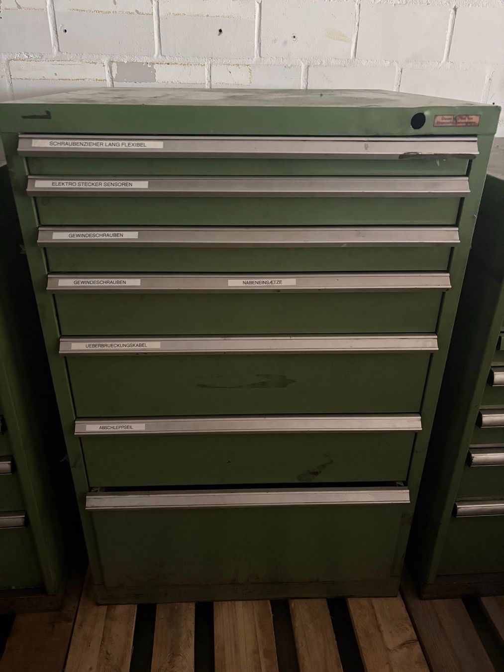 Alle Werkzeuge: Werkstattschrank (Kleinteile) – Gebraucht aus Hünenberg See von Target03