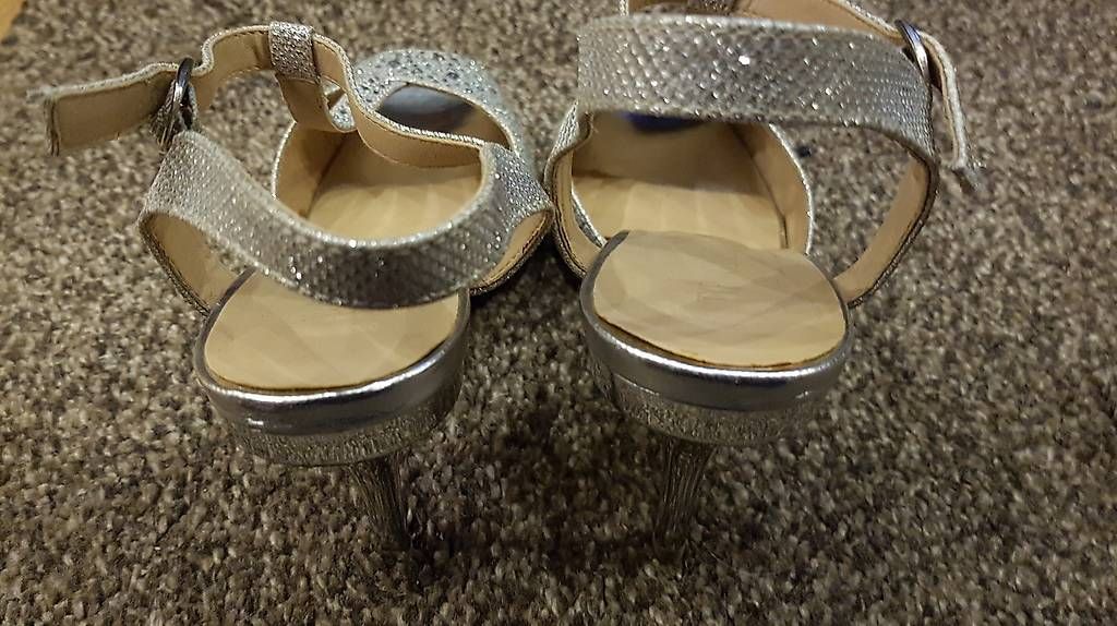 Scarpe da donna: Neue silbernen PUMPS – Usato da Schöfflisdorf venduto da cri_8gn5 4