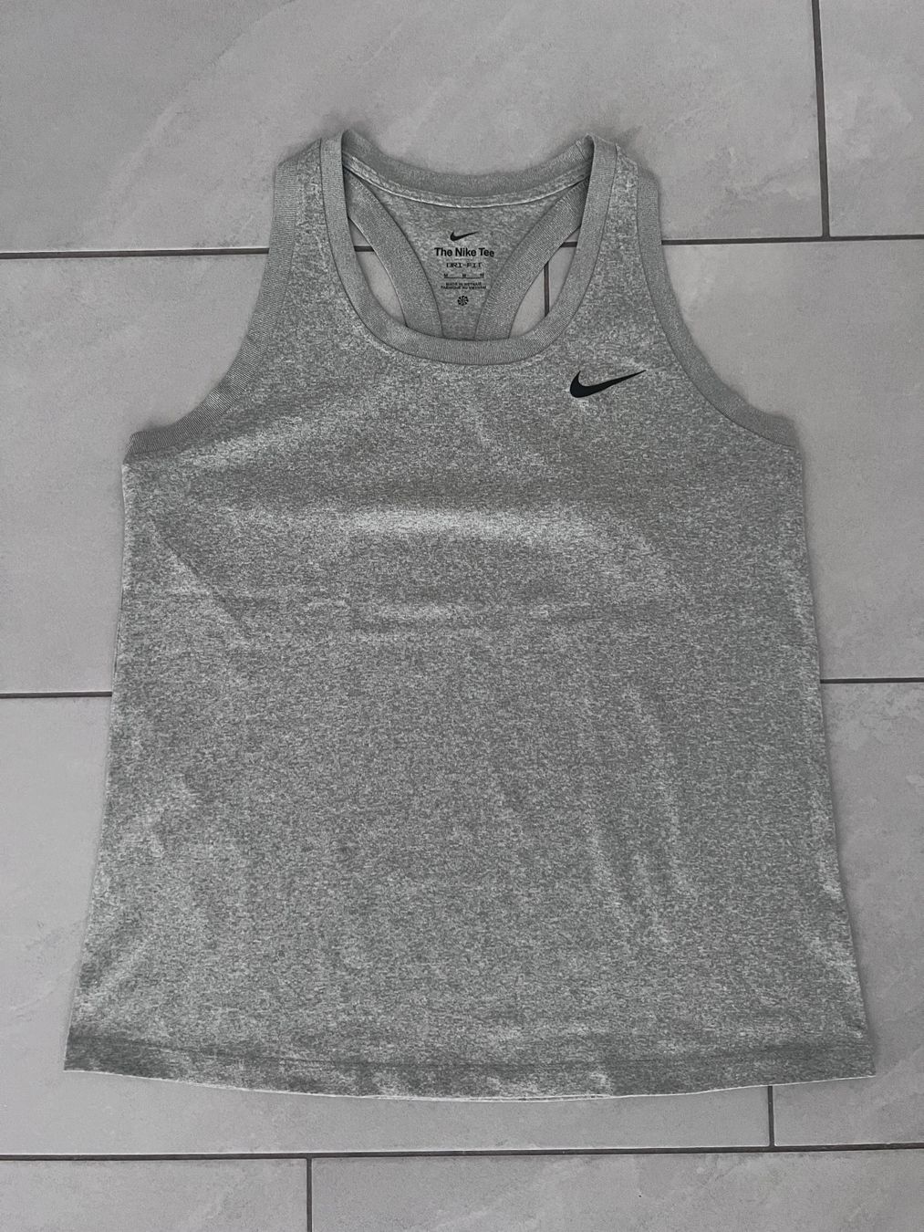 Nike Tops: NIKE PERFORMANCE TANK - TOP GRAU GR.M – Neu (gemäss Beschreibung) aus Kaltbrunn von .-Chantally-.