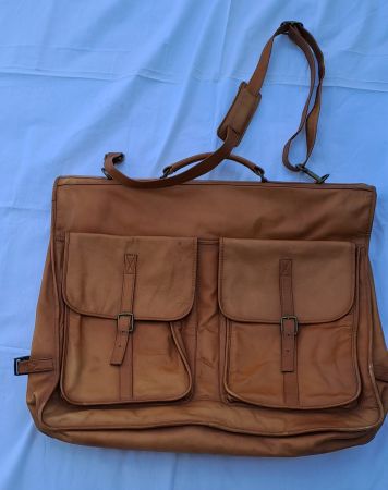 Lederne Anzugtasche QUEROS
