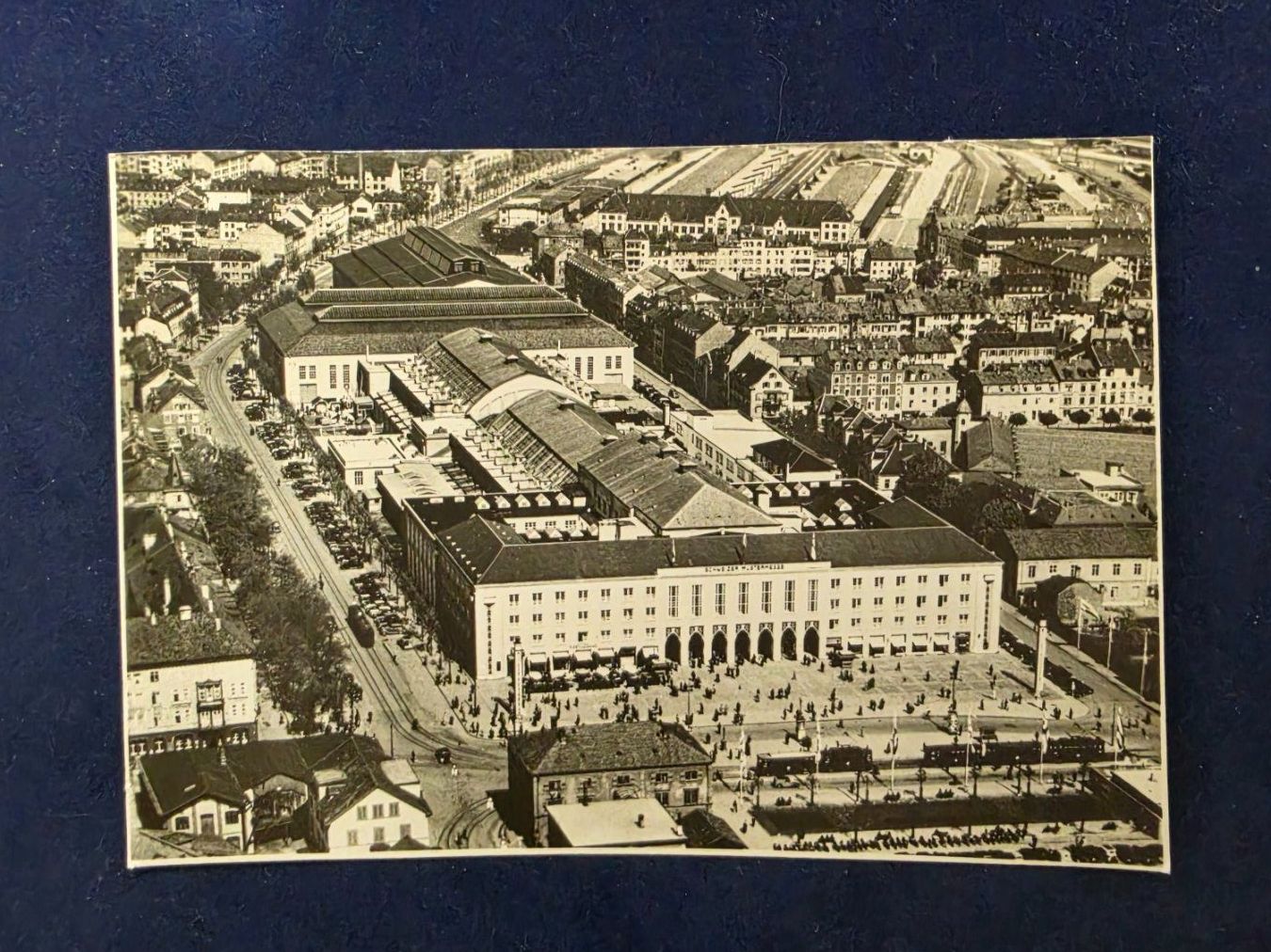 Cartoline postali: Schweizer Mustermessehallen Übersicht 1943 – Usato da Wald AR venduto da Bwaldy
