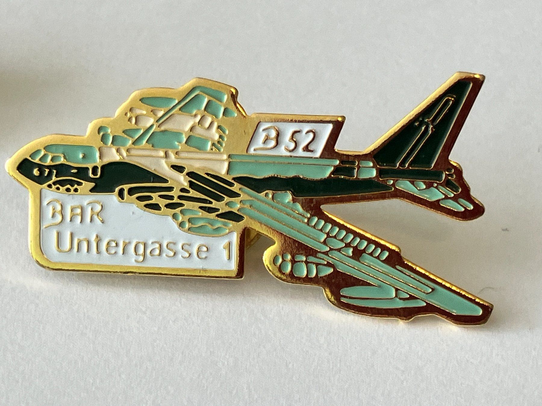 Plaketten & Abzeichen: 1 Pin Bar Untergasse 1 – Gebraucht aus Basel von djwwpp