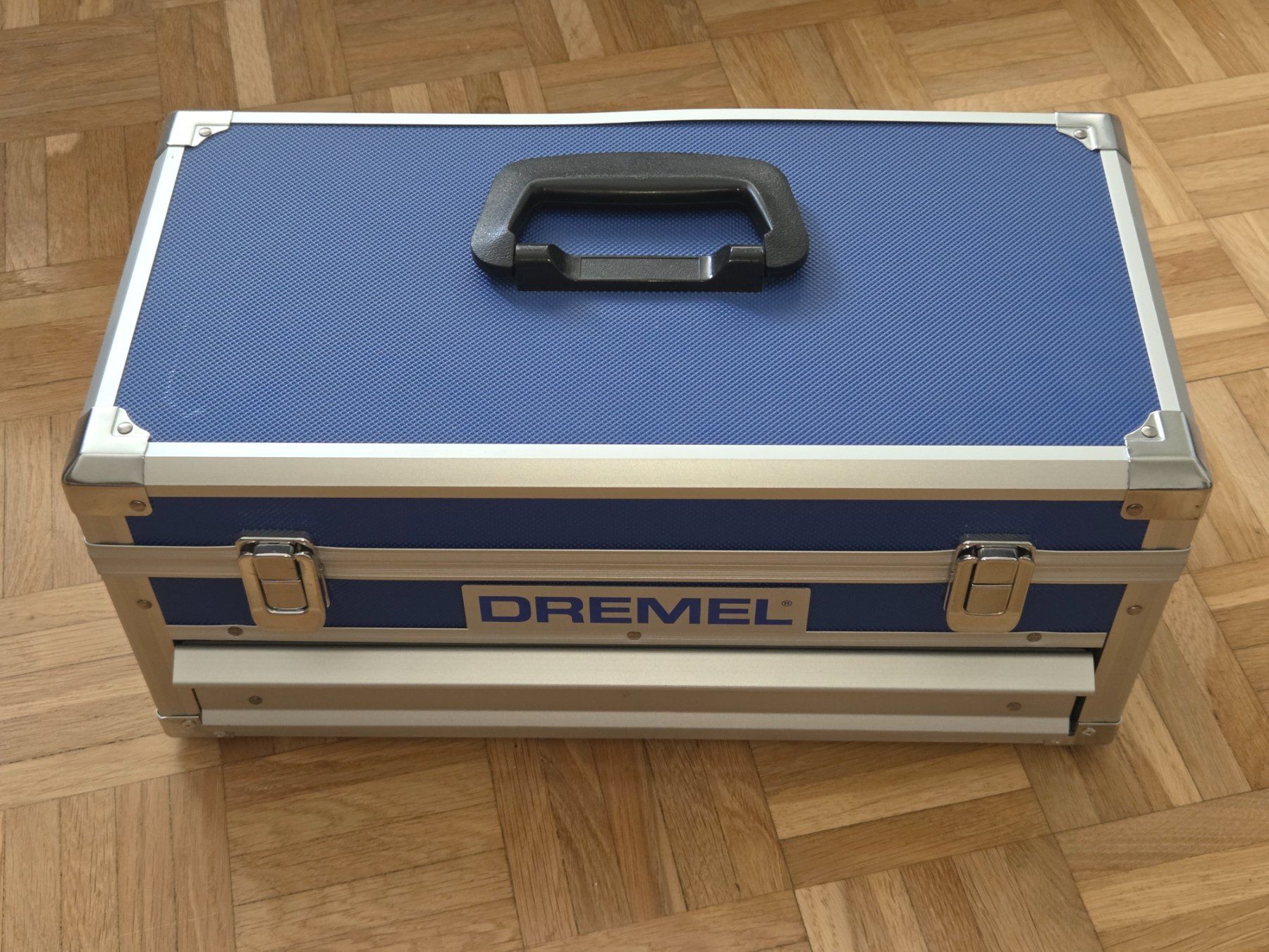 Dremel Tutti gli attrezzi: Dremel 8220-5/65 12v multi-tool platinum kit – Usato da Oberrieden venduto da dav_zy2q 3