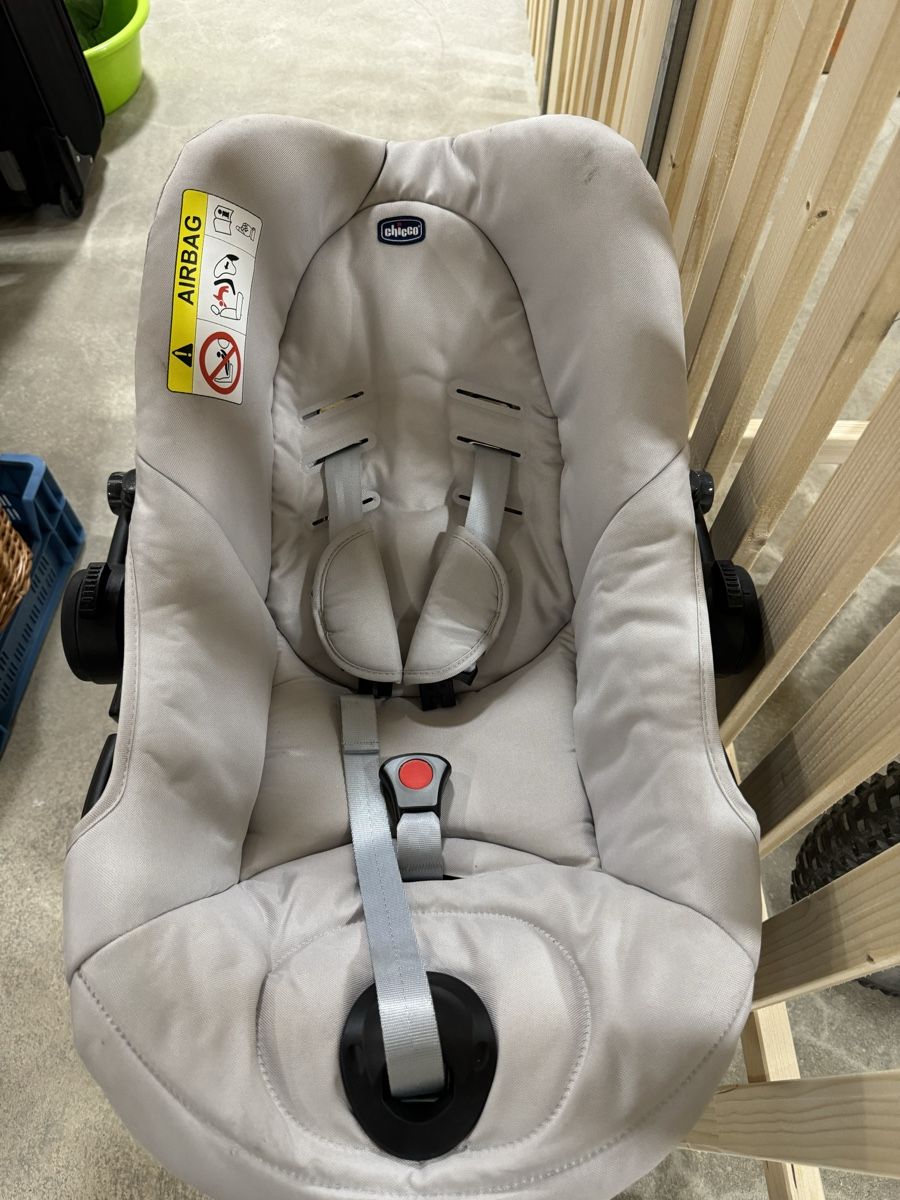 Chicco Auto-Kindersitze: Chicco Babyschale – Neu (gemäss Beschreibung) aus Walzenhausen von Steeevisch