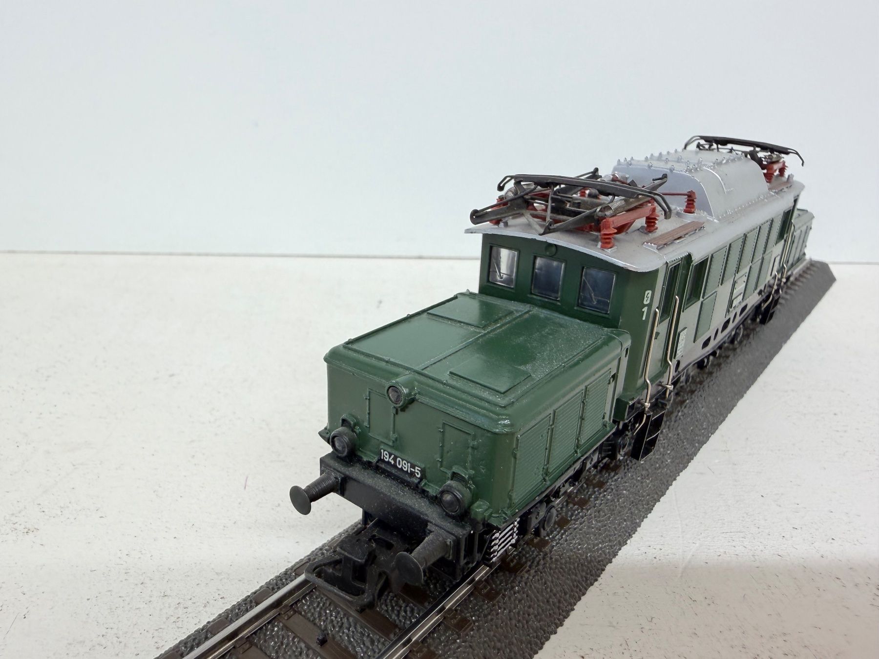 Märklin Trains électriques: Märklin 3022 DB BR E94 Lokomotive AC – D'occasion à Büsserach par ModellbahnDepot 3