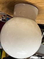Aus Hausräumung:  alte Deckenlampe Keramik/ Glas
