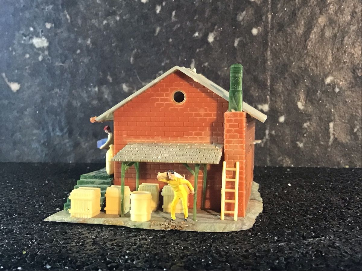 Kit di modellismo & Modellini statici: MODELL GEBÄUDEHAUS – Usato da Männedorf venduto da Spezial-Modelle 1