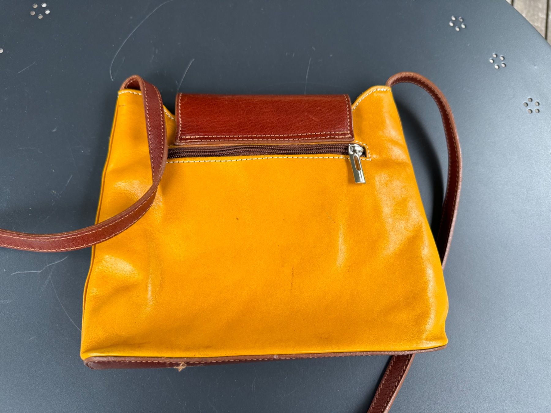 Borse da donna: Kauzig Handtasche aus Leder – Usato da Zürich venduto da Manubene 5