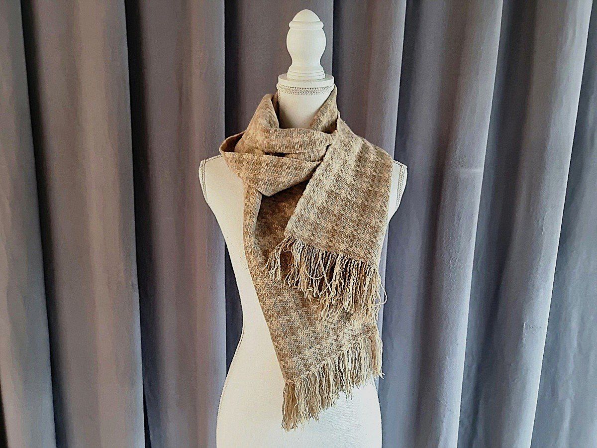 Foulard & Sciarpe: Schal Braun / Beige – Usato da Urtenen-Schönbühl venduto da Restwert_Schoenbuehl
