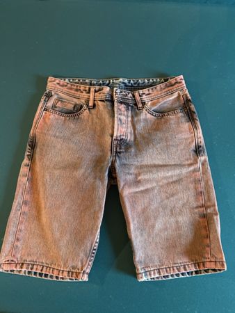 Coole AIIZ JEANS Short, Gr. 30, Slim Fit, Top Zustand!