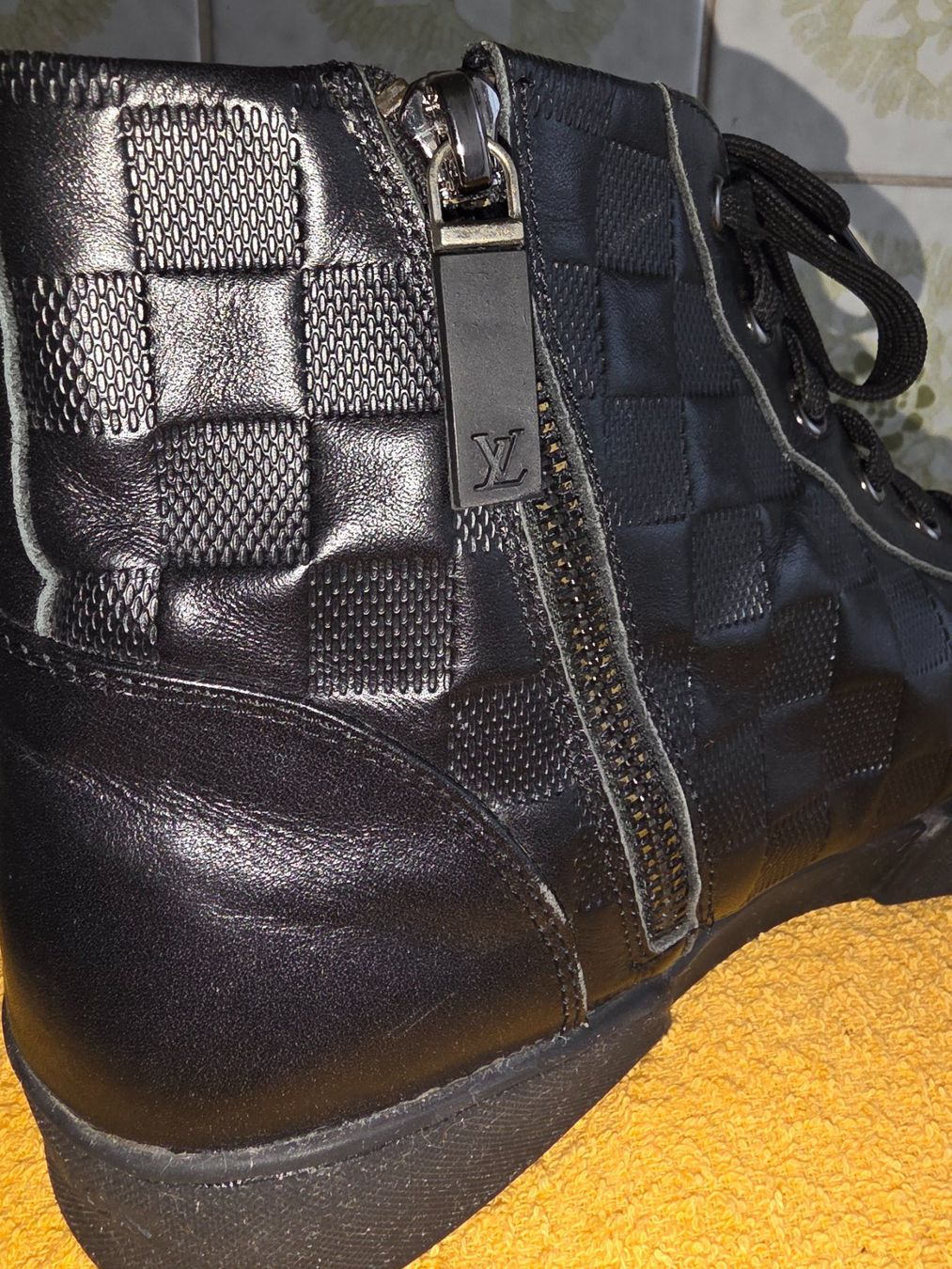 Louis Vuitton Herrenschuhe: Chaussures montantes Louis Vuitton, 41 – Gebraucht aus Genève von BruceKampbell 1