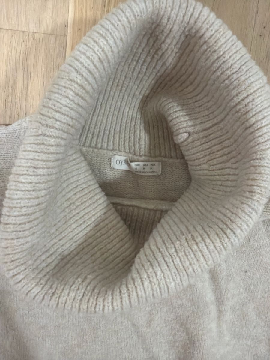Oysho Pulls & Sweat-shirts: Beiger Rollkragenpullover, Grösse M – D'occasion à Effretikon par MaisonNade 2