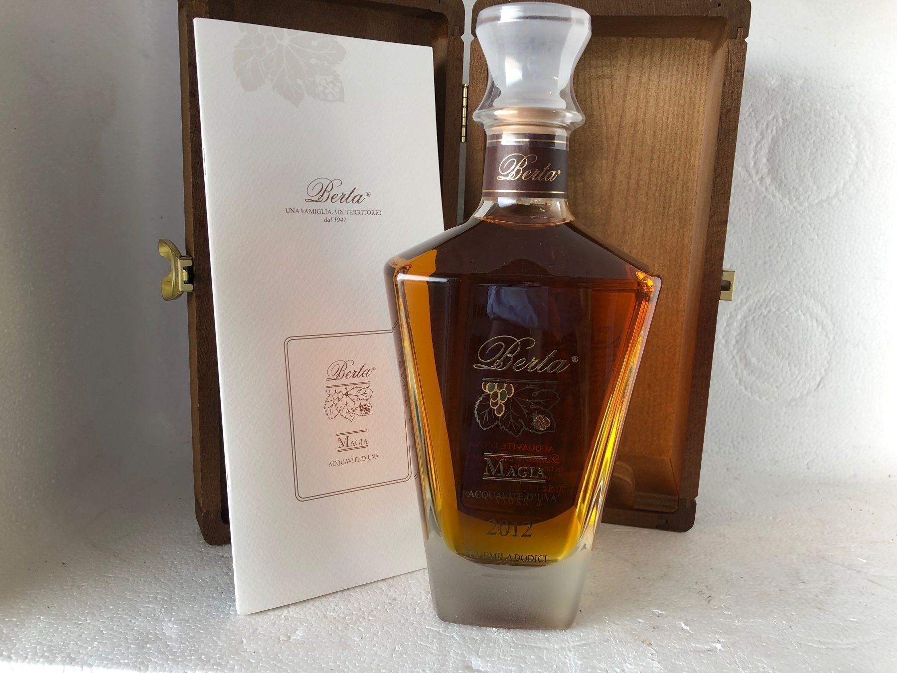 Berta Spirituosen: Grappa Distillato d'uva MAGIA BERTA 2012... – Neu und originalverpackt aus Wöschnau von Vinsale