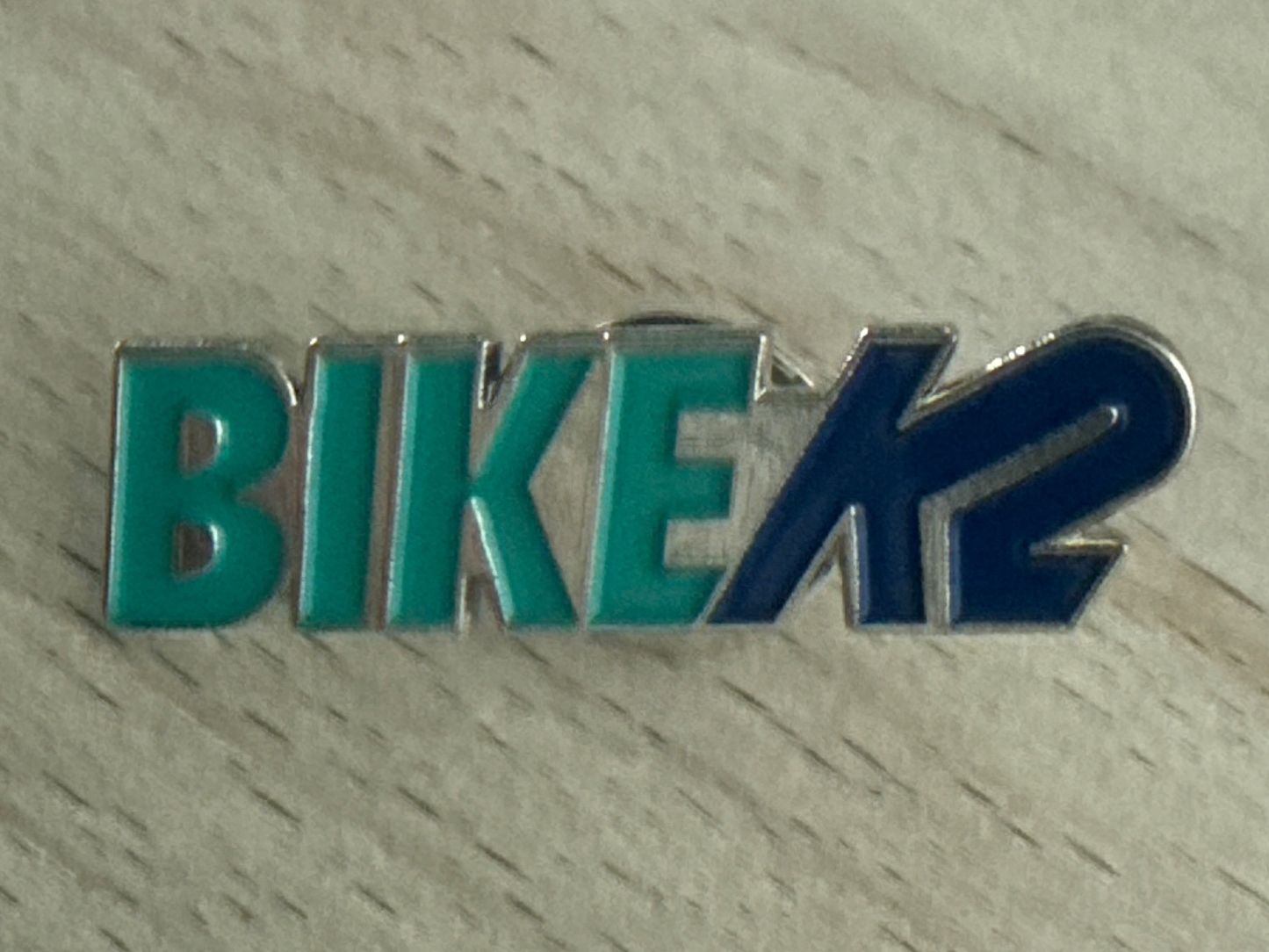 Placchette & Badge: Pin BIKE K2 – Usato da Glattbrugg venduto da Schweigmatt