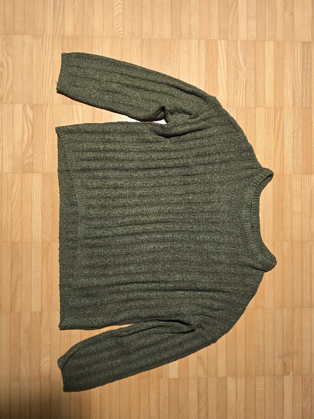Pullover & Sweatshirts: Warmer Strickpullover in Olivgrün, Grösse XS – Gebraucht aus St. Gallen von A.W.128