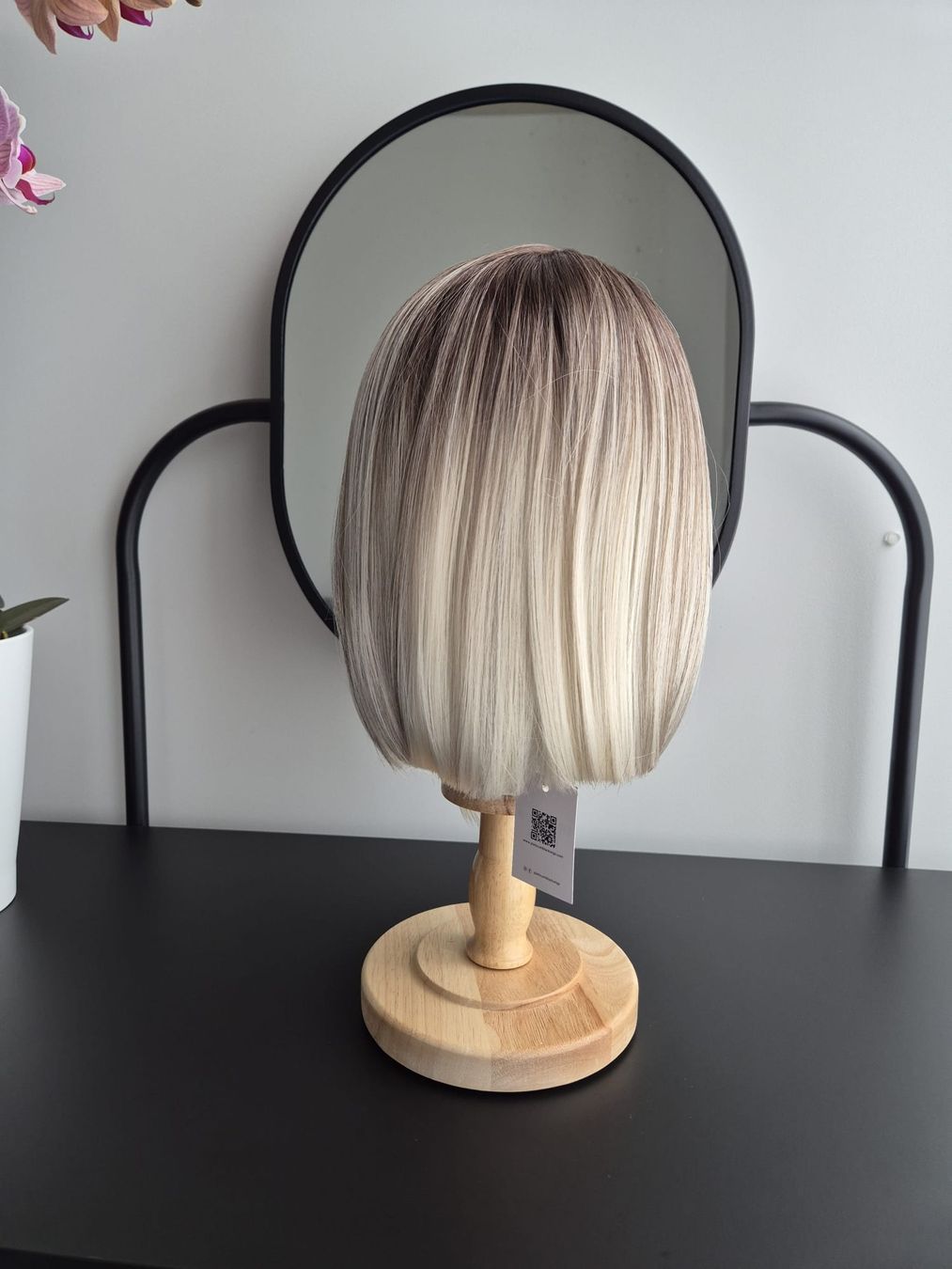 Parrucche: Neue Kunsthaar Perücke. New wig – Nuovo e nell'imballaggio originale da Zürich venduto da pla_tm9w 3