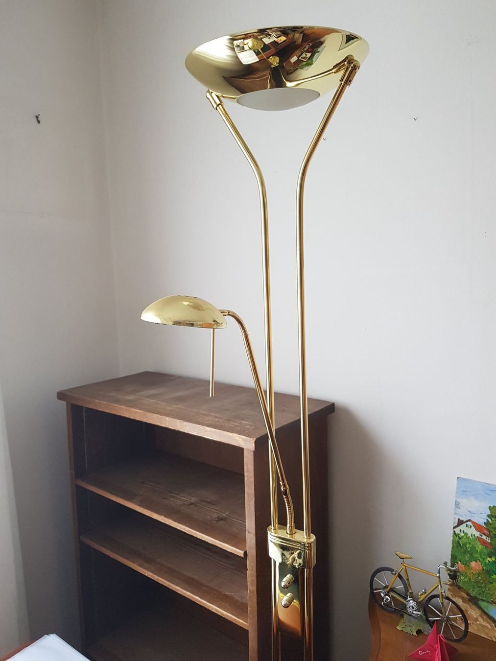 Lampade: Lampe de salon dorée avec lampe de lecture orientable – Usato da La Sagne VD venduto da aro_nnp2 1